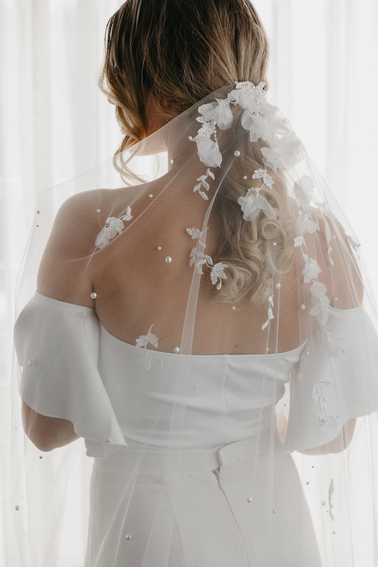 WEEPING-CHERRY-fingertip-veil-3