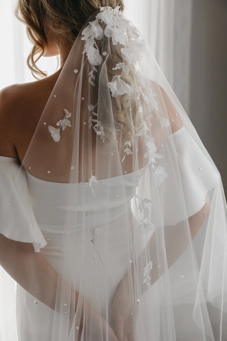WEEPING-CHERRY-fingertip-veil-5