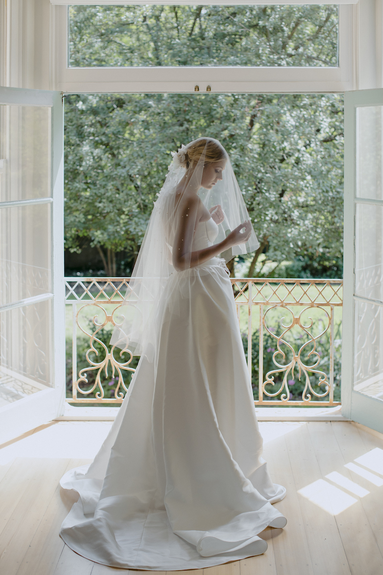 WEEPING-CHERRY-short-wedding-veil-10