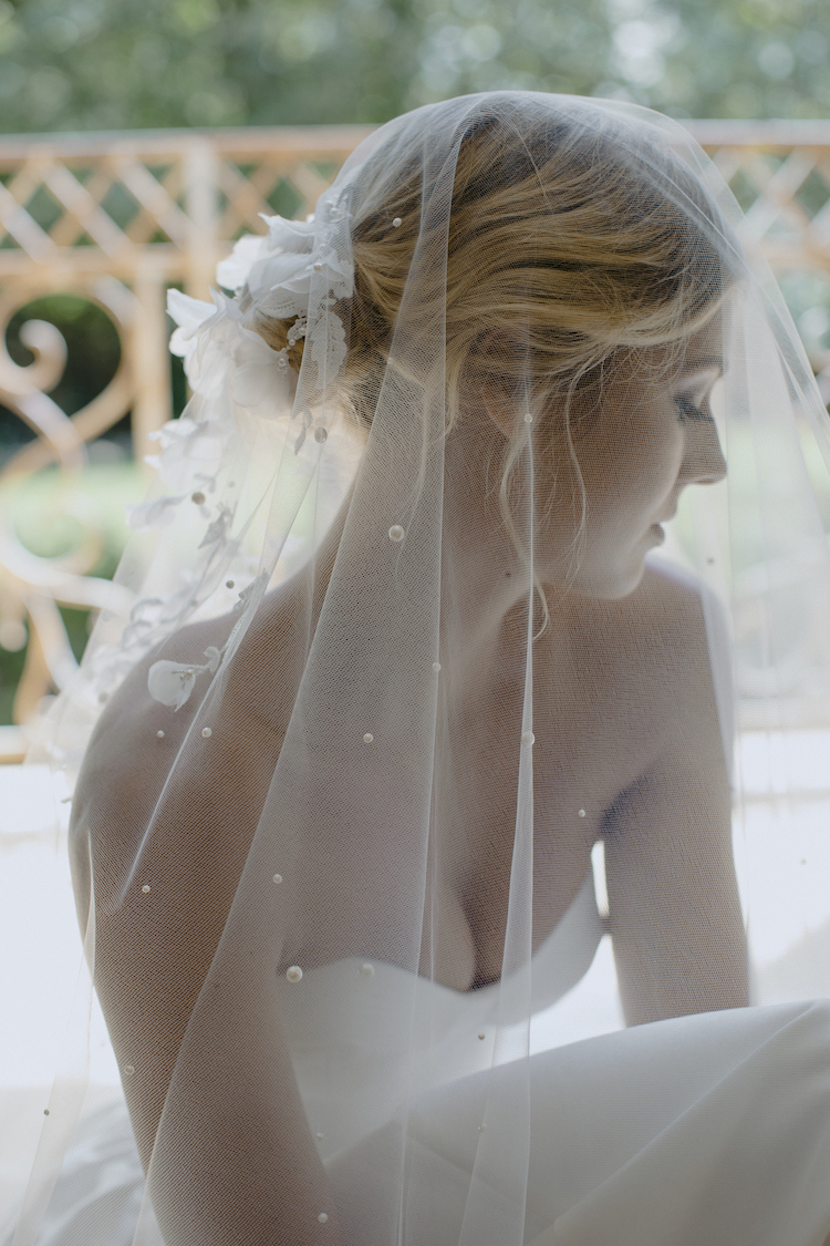 WEEPING-CHERRY-short-wedding-veil-11