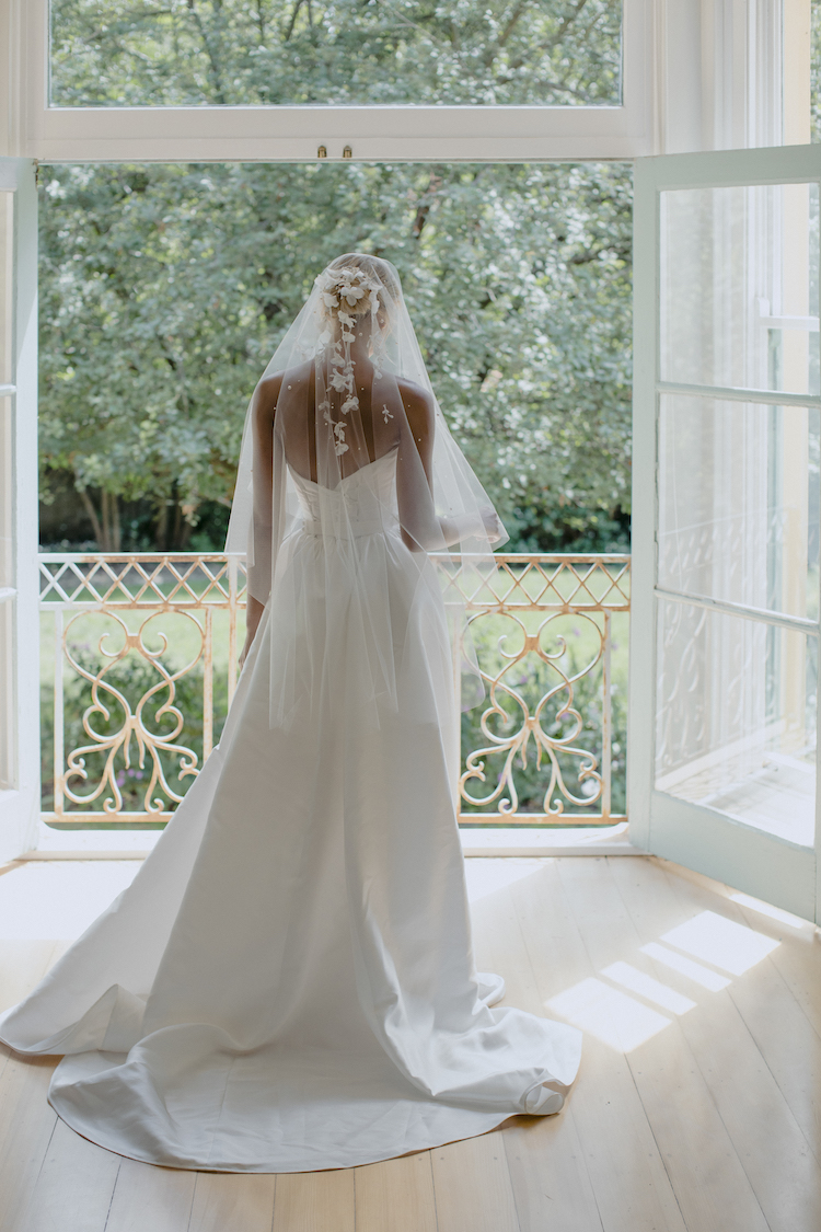 WEEPING-CHERRY-short-wedding-veil-16