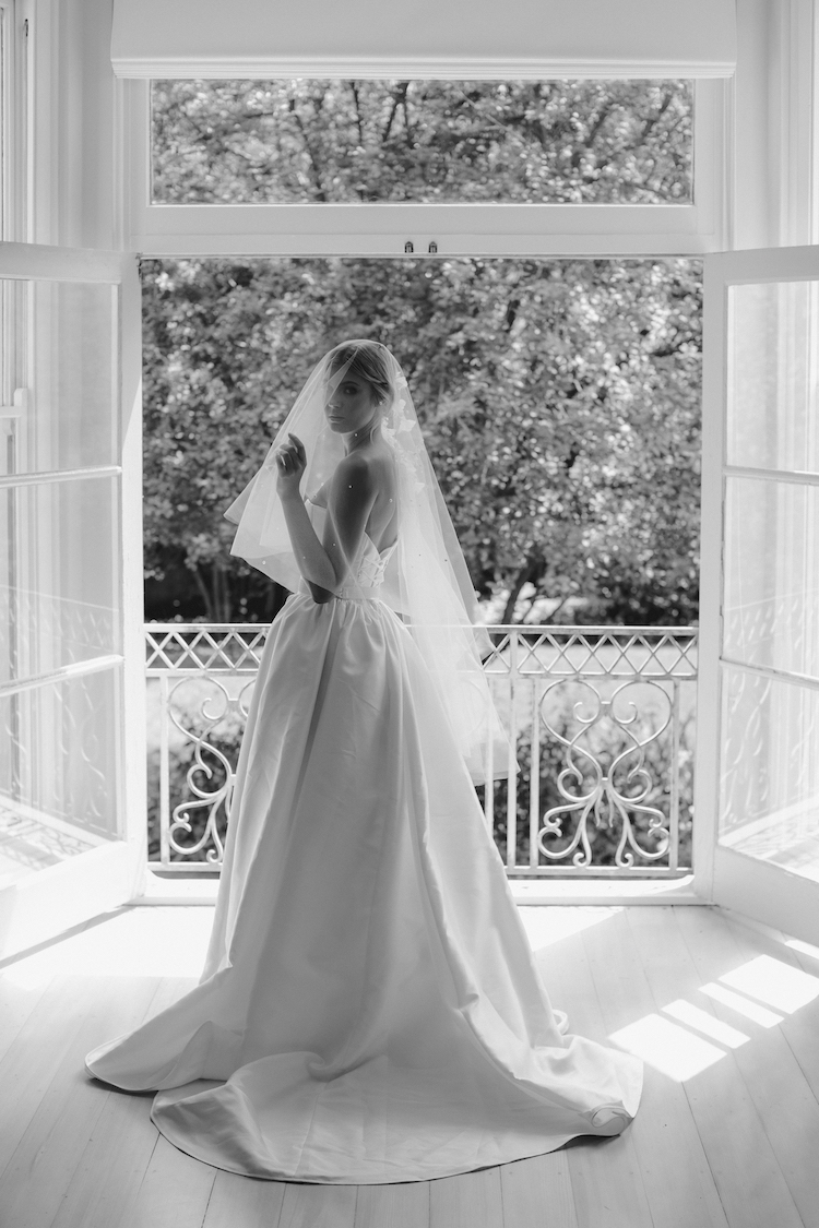 WEEPING-CHERRY-short-wedding-veil-5